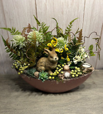 Frühlingsgesteck mit Hase –