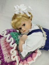 Porzellan puppe nach