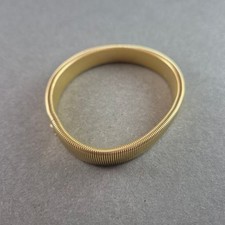 Vintage Flex-Armband – Goldfarbene Spiraloptik