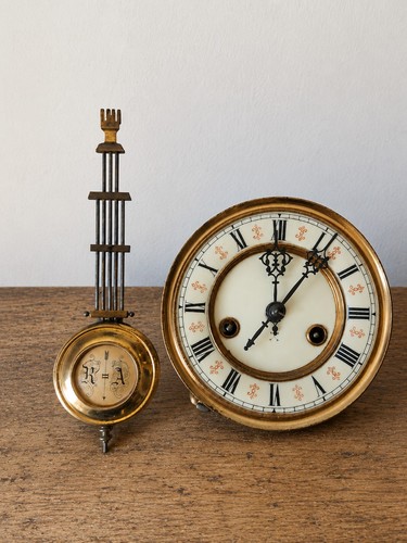 Vintage wanduhrwerk mit - vintage, pendel