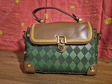 Strukturierte Handtasche