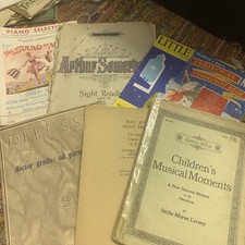 Sammlung antiker alter Klavier