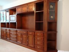 Teilmassive Wohnwand mit Echtholzfurnier  , Farbe: Kirschbaum, gebraucht