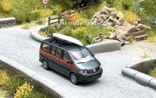 Volkwagen T5 California Beach mit Surfbrett - VW Dealermodell - Wiking OVP 1:87
