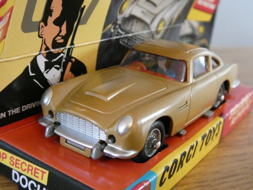 Corgi model club james bond - james,