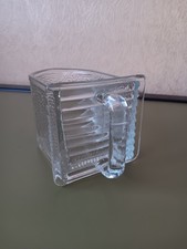 alte große Glasschütte aus