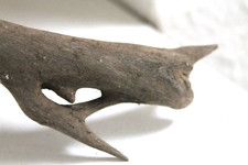 Schwemmholz Treibholz Skulptur Loch - sehr schön- L 17 cm  Fisch Auge Kopf Vogel