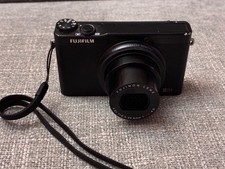 Fuji Fujifilm XQ1 kompakte Digitalkamera schwarz 12,0 MP guter Zustand
