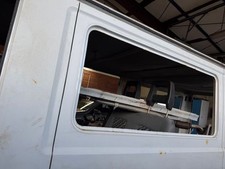 Mercedes MB100 D Seitenscheibe