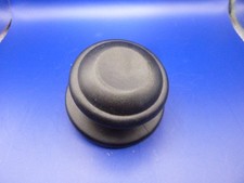 Schwarzer Deckelknopf