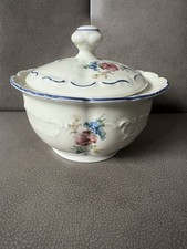 Porzellandose mit Deckel