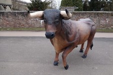Stier lebensgroß 2,45m Garten