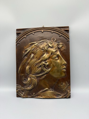 Patinierte bronzetafel von - patinierte,