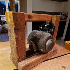 alter Miele Anwurf Motor Elektromotor Vintage im Holzgestell Anwurfmotor 