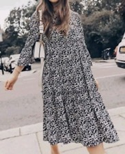 Zara Kleid Blumen Volants