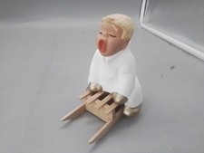 Singer Jullar Keramik Figur