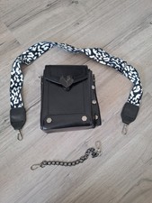 top NEU schwarze Umhängetasche mit Gurt Miss Lederimitat Nieten Kette  Handy