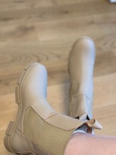Jolana Fenena Chelsea Boots