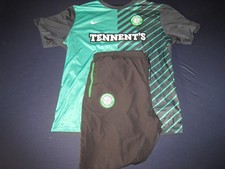 Celtic Glasgow-Trikot und Trainingshose