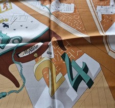 HERMÉS Seidentuch Mystere Au 24  BLACK FRIDAY