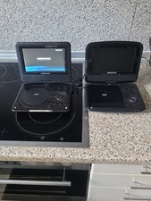 Zwei Tragbare DVD Player mit Schwenkbarer Anzeige und Akku Betrieb zu Verkaufen