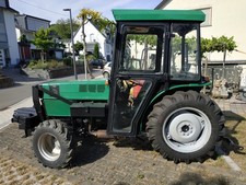 Allrad Schmalspur Schlepper