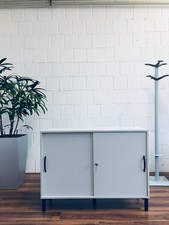 Assmann Aktensideboard 2 Ordnerhöhen grau 4 Füße abschließbar