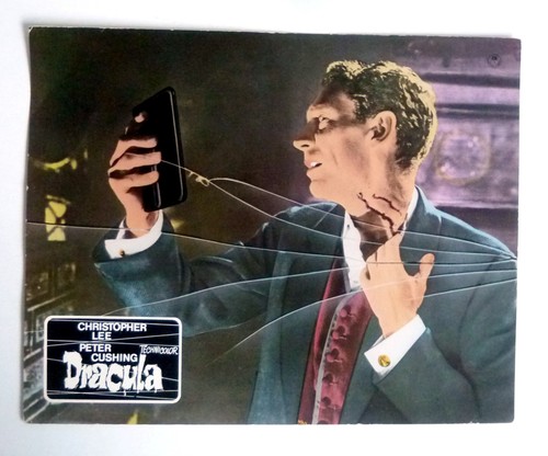 Dracula lee cushing - dracula,