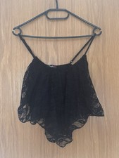 Bauchfreies Top mit Spitze