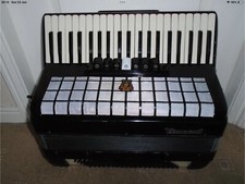 Papagei 120 Bass in Top Zustand funktioniert einwandfrei, mit Hartschale