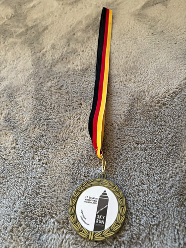 Sky run laufmedaille gold - run,