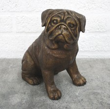 Bronzefigur sitzender Mops