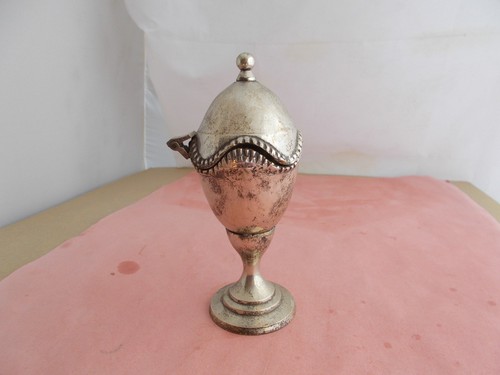 Alter eierbecher mit deckel - alter,
