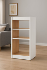 Regal mit versteckten Rollen