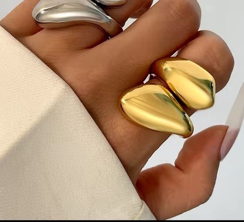 Dominierender goldring tropfen - dominierender,