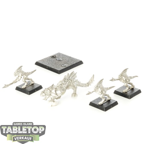 Lizardmen salamander hunting - -,