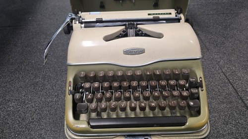 Vintage kofferschreibmaschine - vintage,