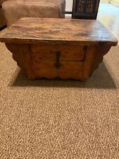 Chinesische niedrige Truhe