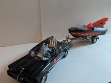 Corgi Toys Batman Batmobile und Bat Boat + Anhänger