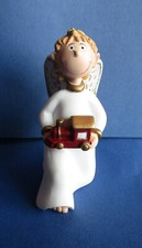 Engel - Junge Luca kniend mit