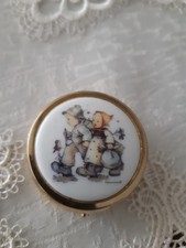 Hummel Goebel Pillendose