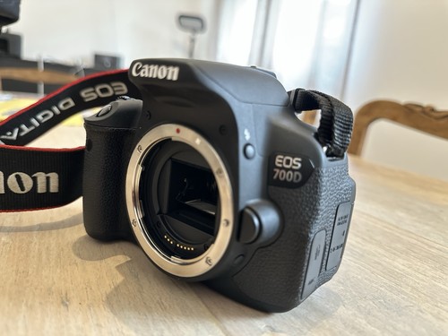 Canon eos 700d dslr - canon,