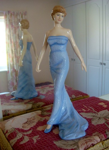 Royal doulton figurine diana - royal,