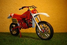 1:18 Jawa 250 Enduro Rot 333