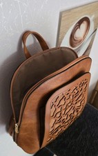 Stylischer City Rucksack Umhängetasche in Braun aus Spanien, Neu