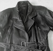 Lederjacke im Bikerschnitt