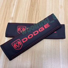 2X Für Dodge Embleme Schulterschutz Aus Kfz-Sicherheitsgurte Schwarz Rot Auto