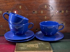 Großes blaues Tassen- und