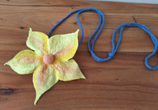 Fensterschmuck Blumen" gefilzt