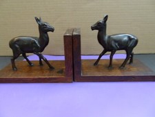 Paar Buchstützen aus Holz mit Rehe Figuren aus Zink- Regule